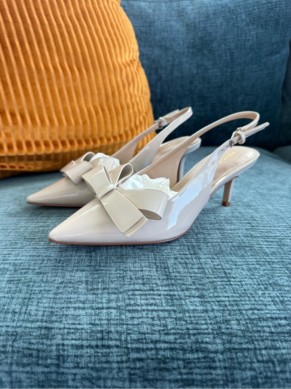 Cream Marc Fisher Patent Slingback Kitten Heel Pumps with Bow Size 6
